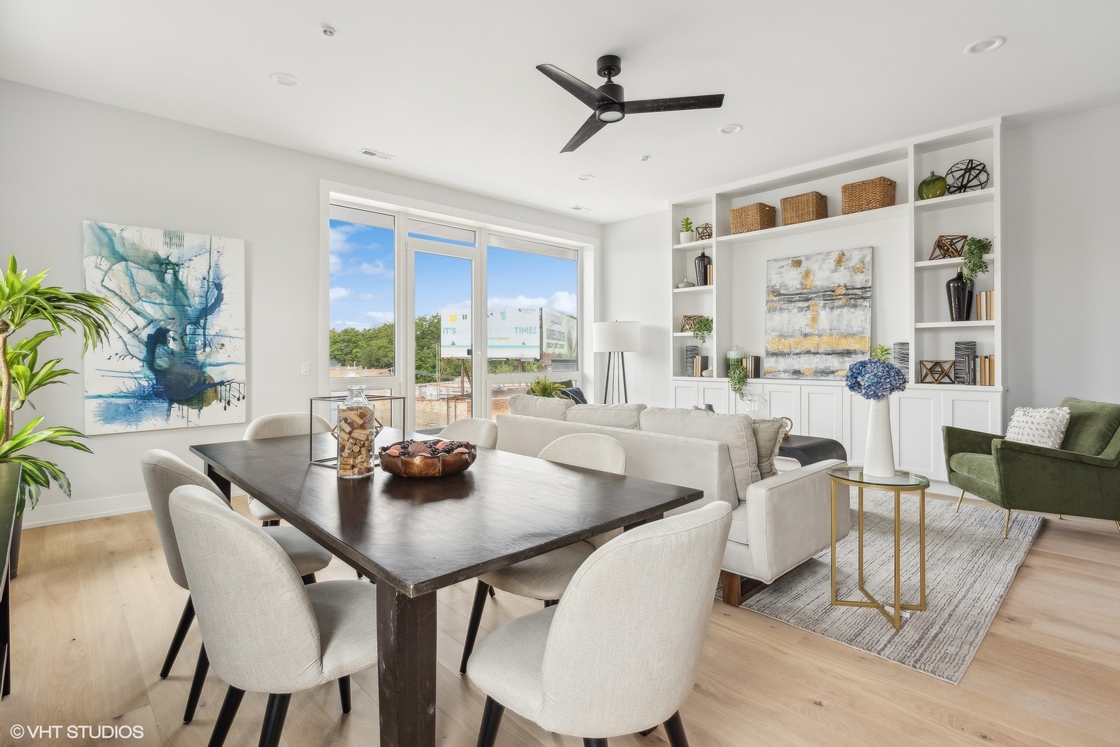 5113 N Lincoln Avenue Unit: 403