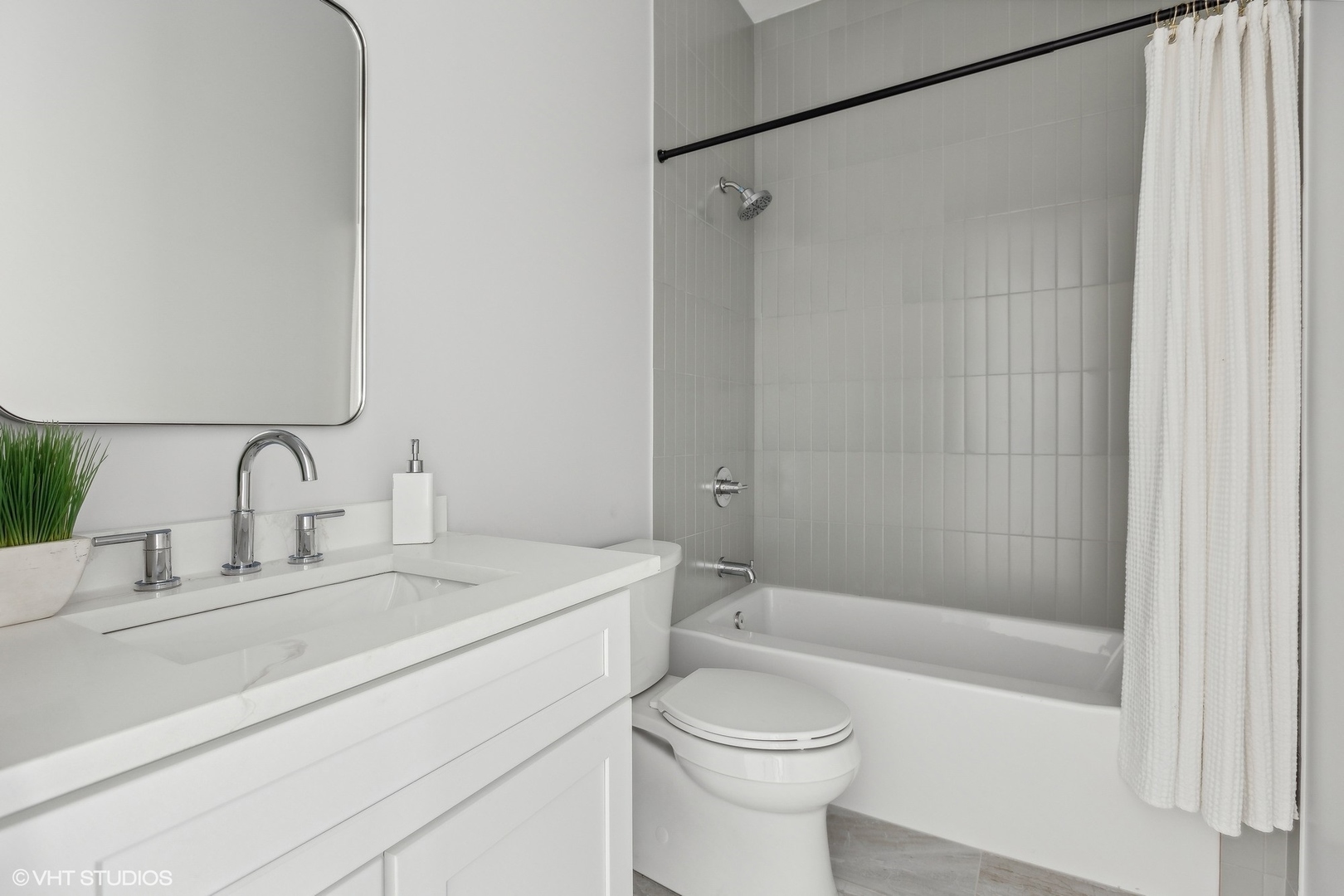 5113 N Lincoln Avenue Unit: 403