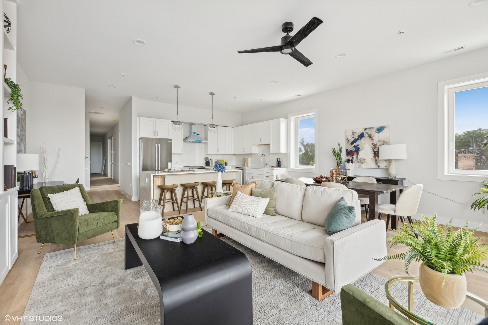 5113 N Lincoln Avenue Unit: 403
