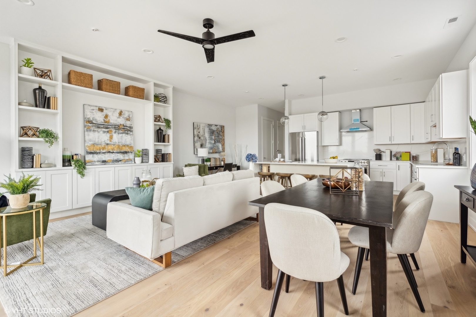 5113 N Lincoln Avenue Unit: 403