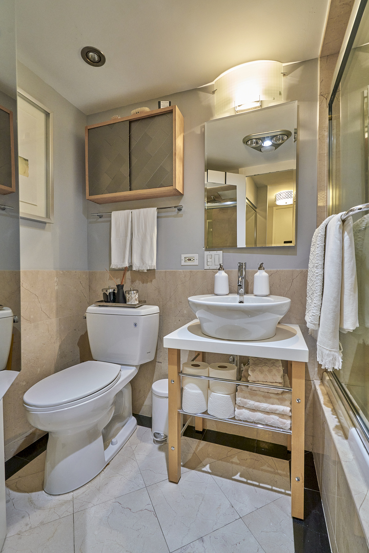 1440 N LAKE SHORE Drive Unit: 21F