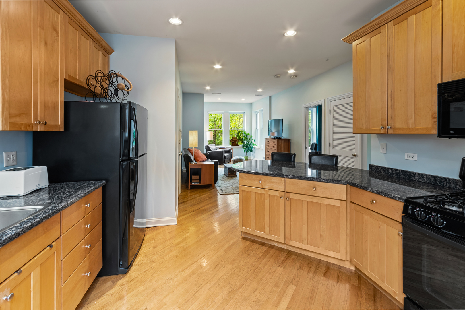 2501 W Leland Avenue Unit: 3