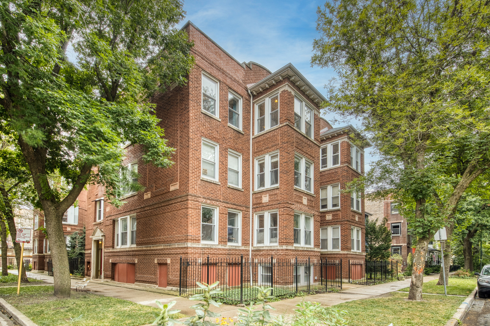 2501 W Leland Avenue Unit: 3