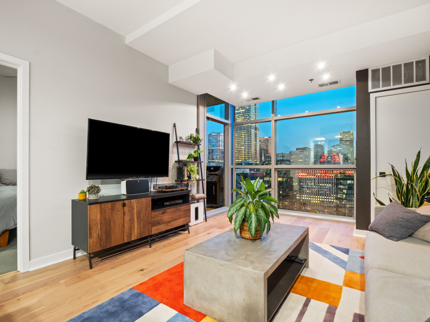 303 W Ohio Street Unit: 2704