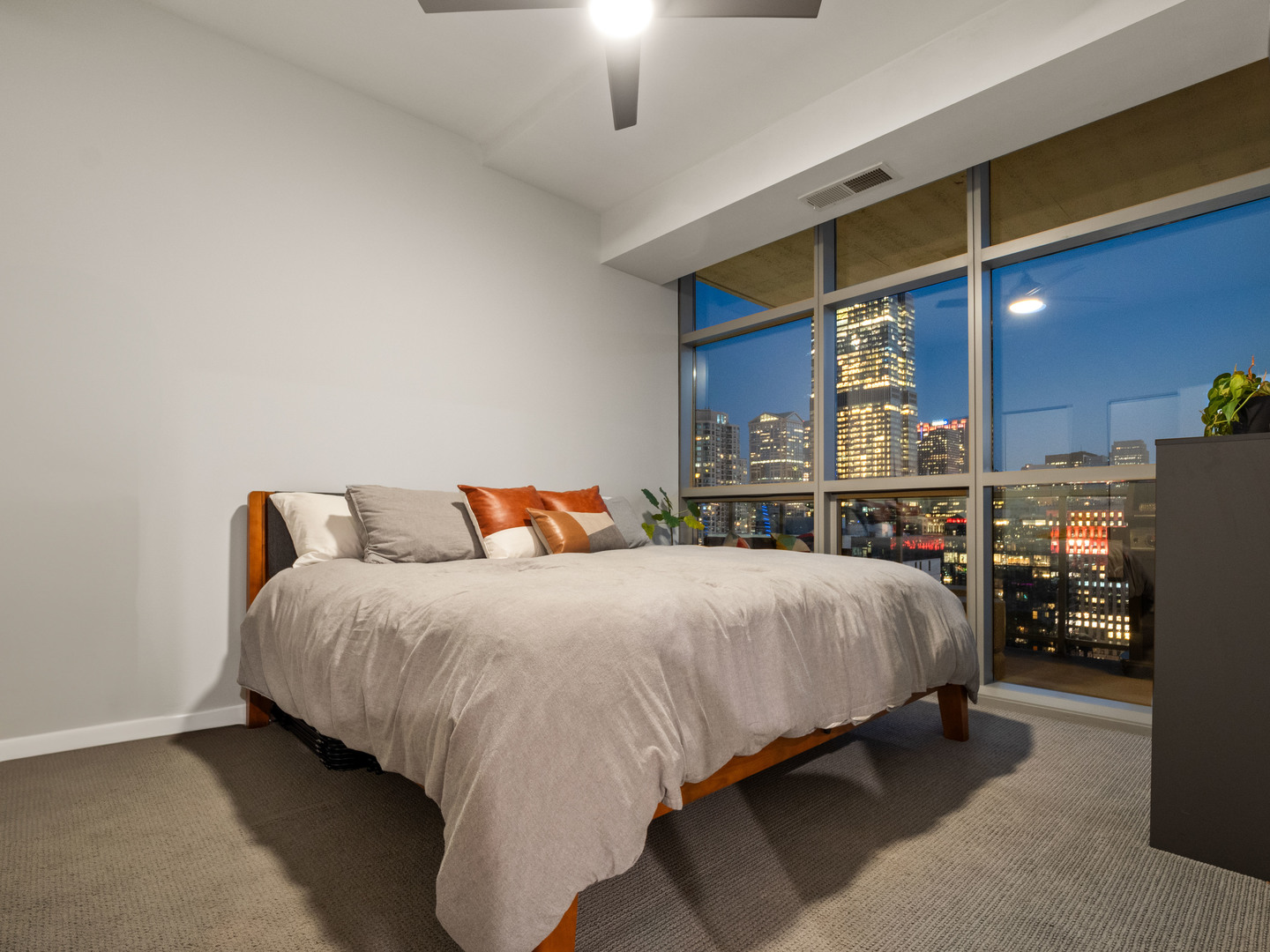 303 W Ohio Street Unit: 2704