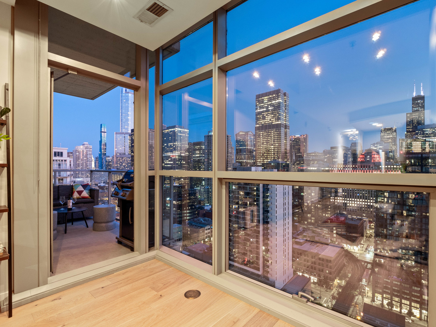 303 W Ohio Street Unit: 2704