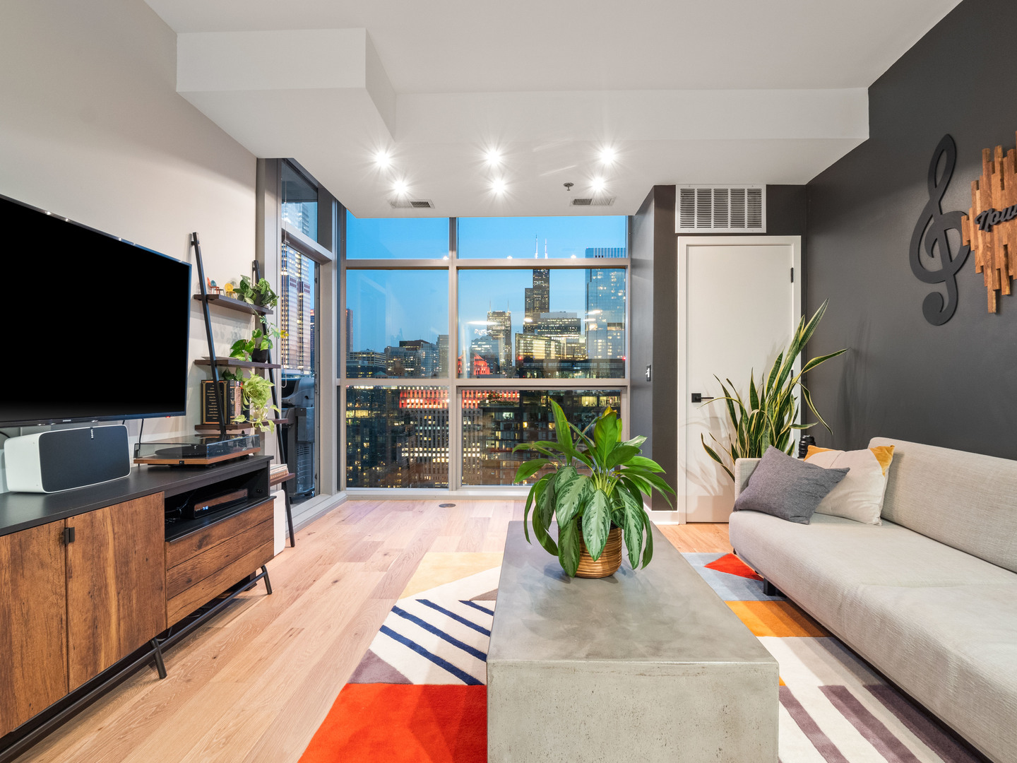 303 W Ohio Street Unit: 2704