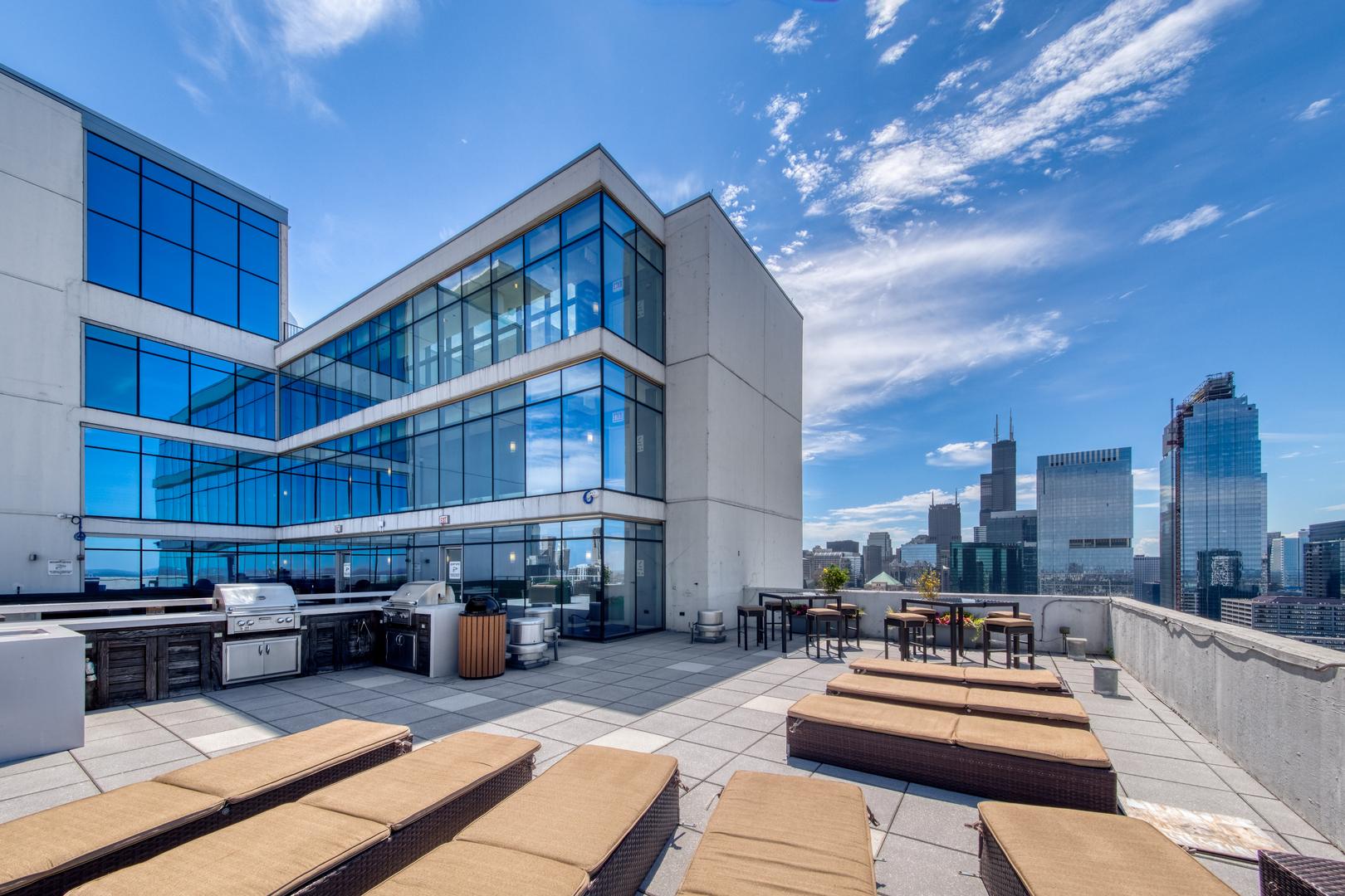 303 W Ohio Street Unit: 2704