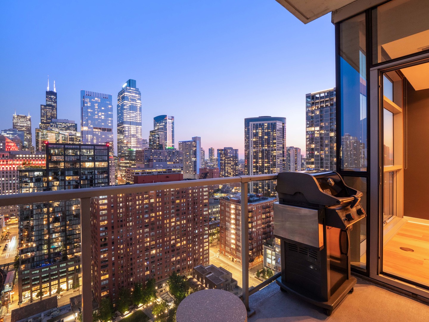 303 W Ohio Street Unit: 2704