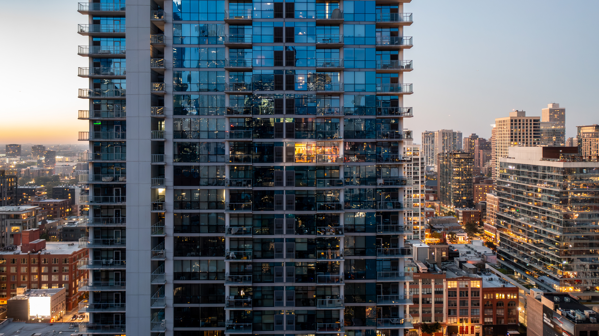 303 W Ohio Street Unit: 2704