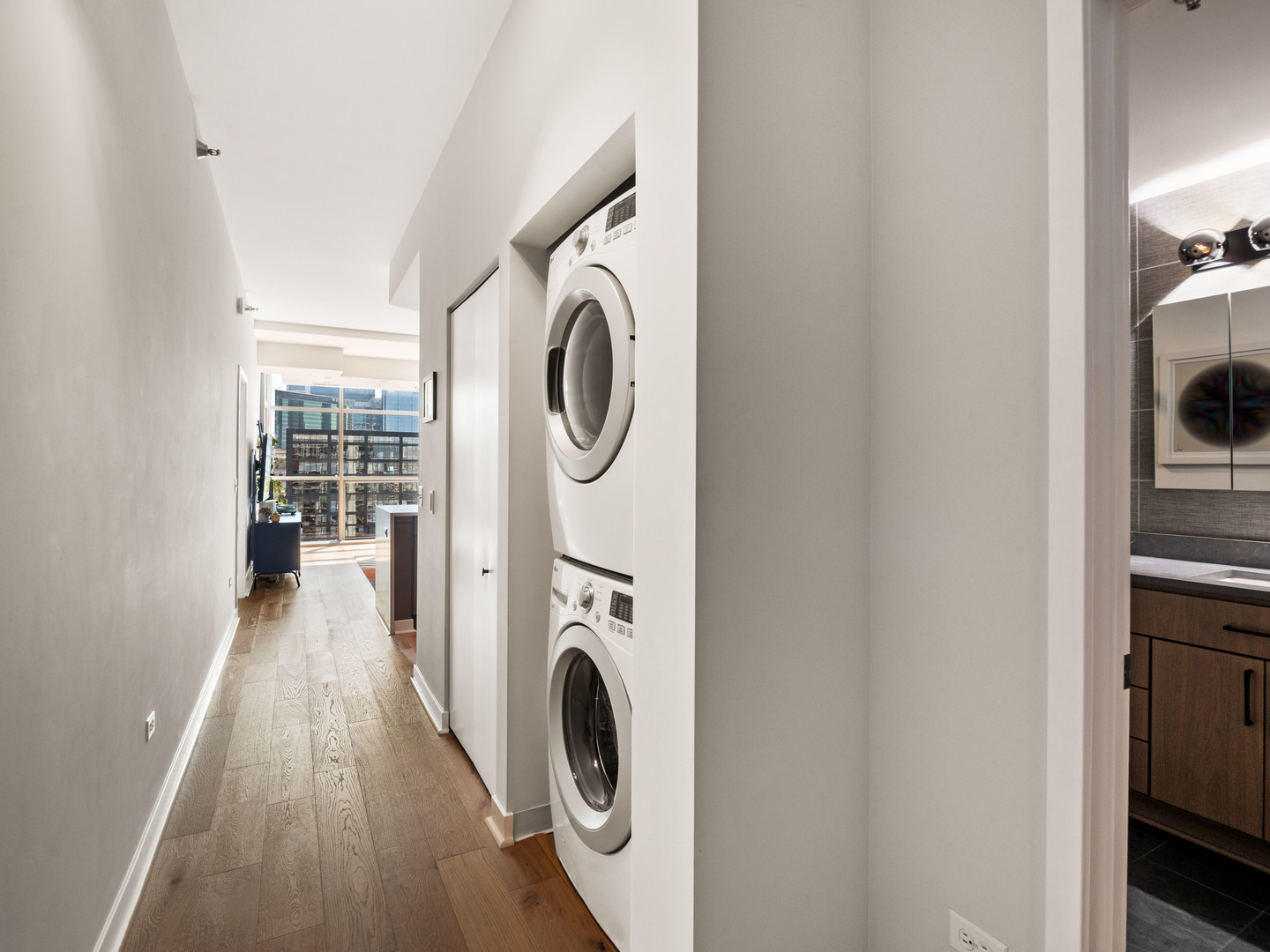 303 W Ohio Street Unit: 2704