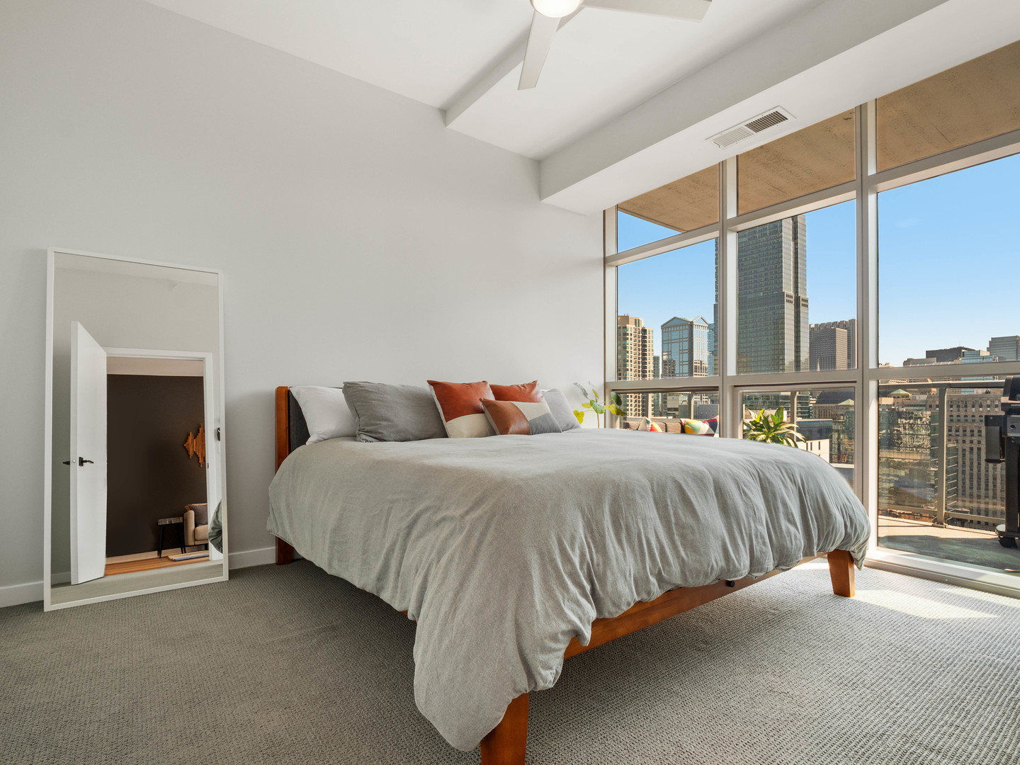303 W Ohio Street Unit: 2704