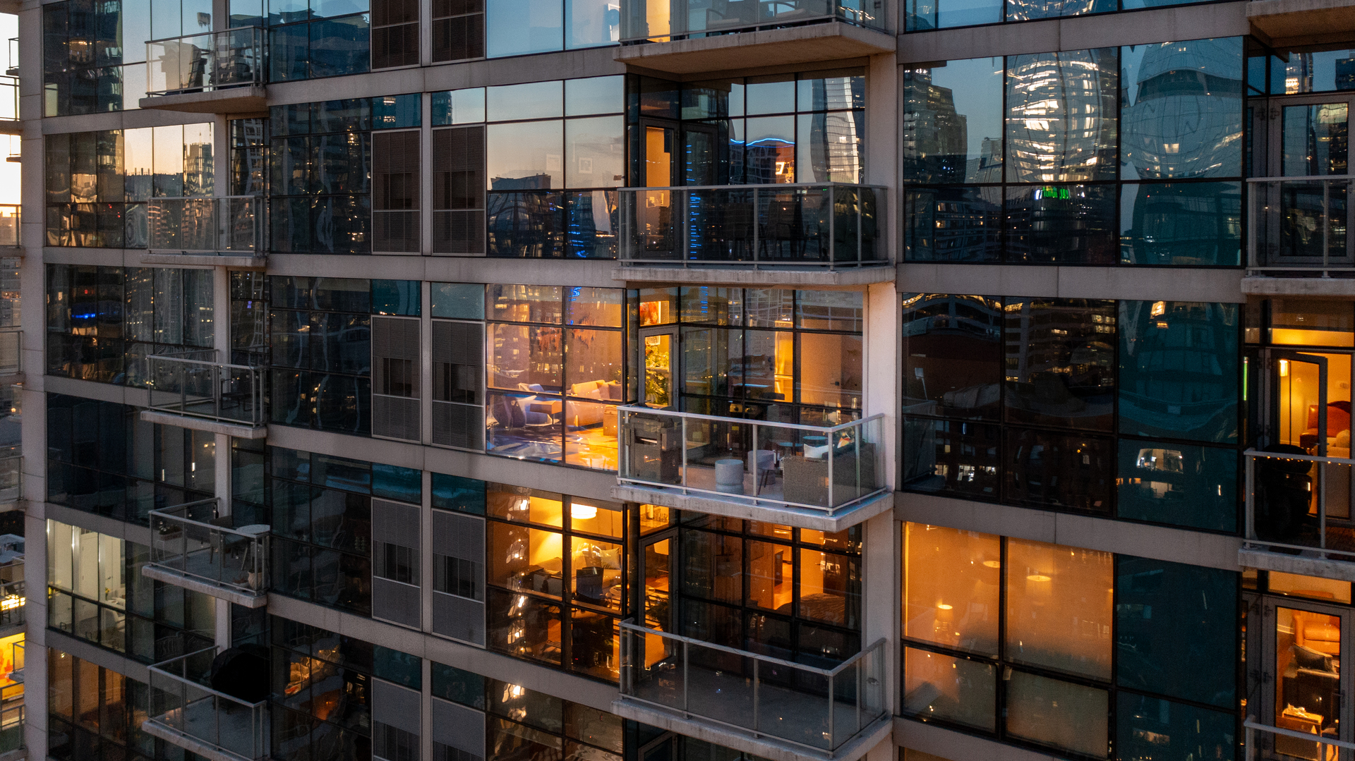303 W Ohio Street Unit: 2704