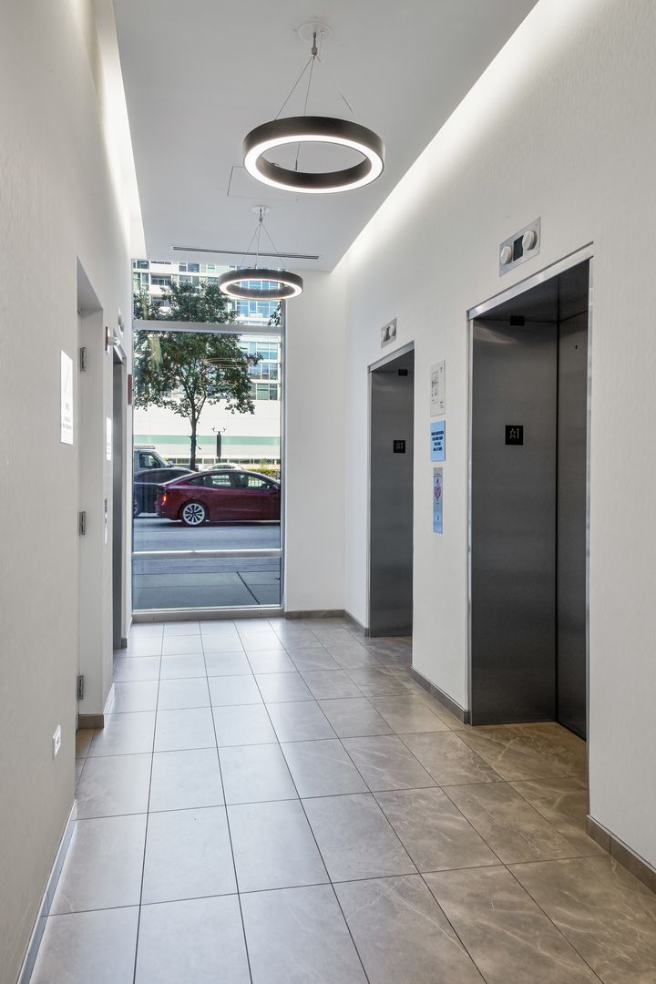 303 W Ohio Street Unit: 2704