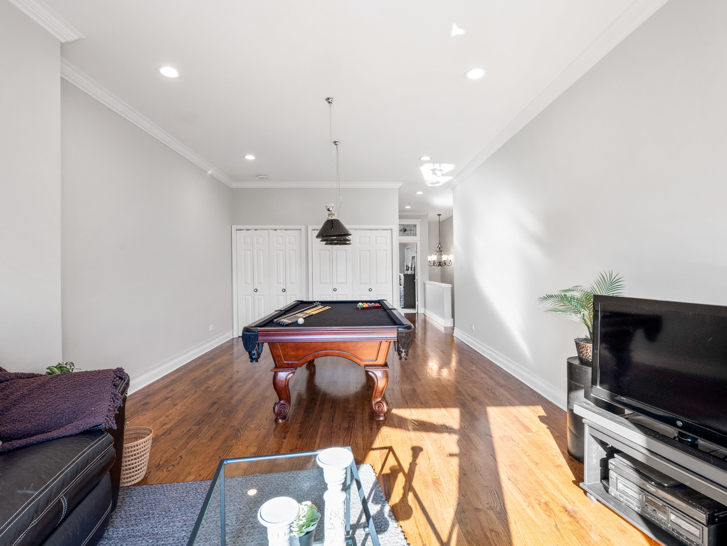 325 W SCHILLER Avenue Unit: 3W