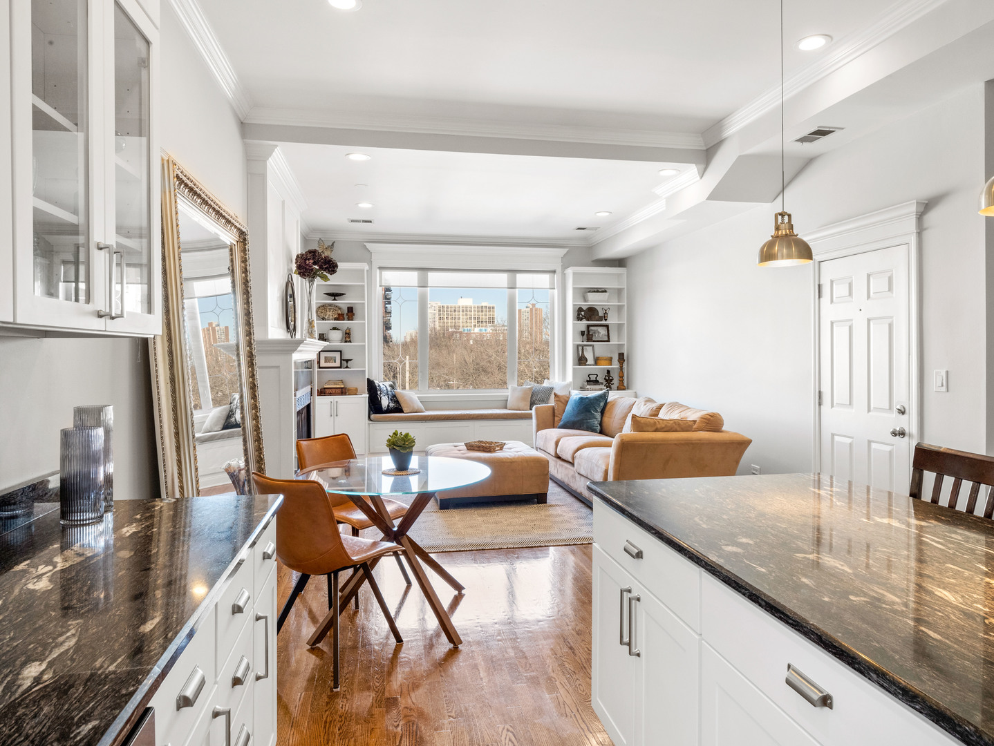 325 W SCHILLER Avenue Unit: 3W