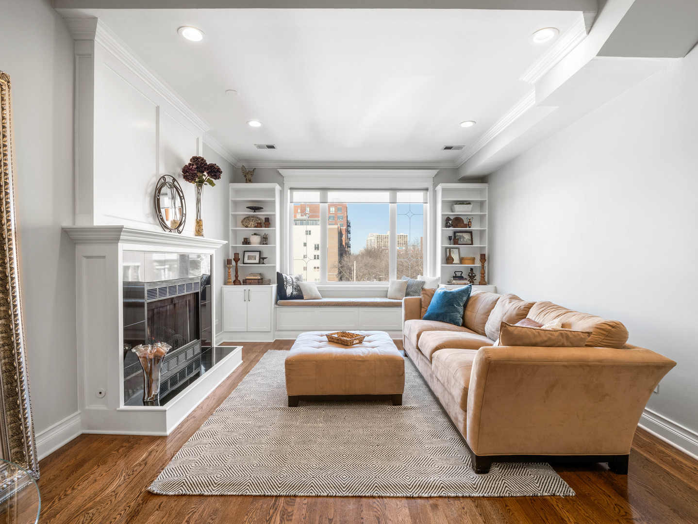 325 W SCHILLER Avenue Unit: 3W