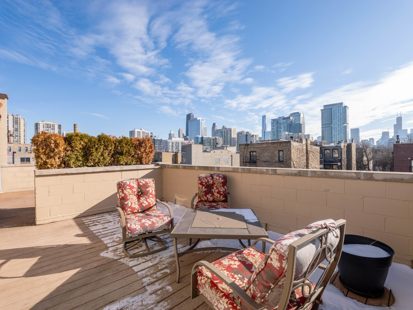 325 W SCHILLER Avenue Unit: 3W