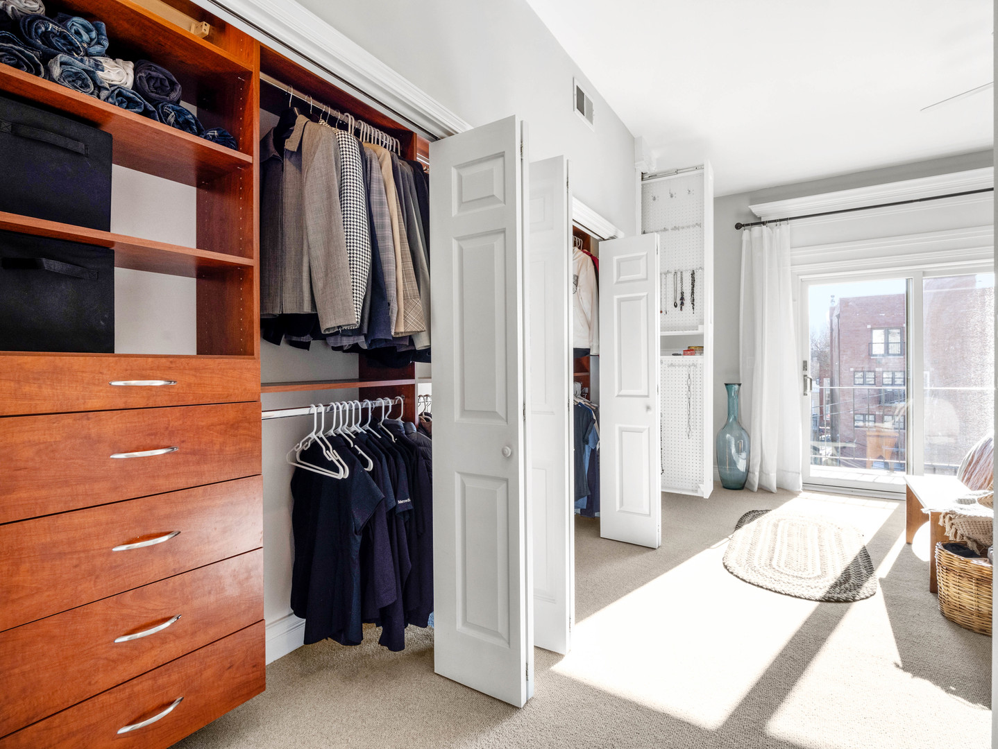 325 W SCHILLER Avenue Unit: 3W