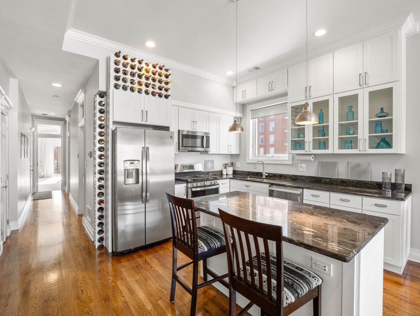 325 W SCHILLER Avenue Unit: 3W