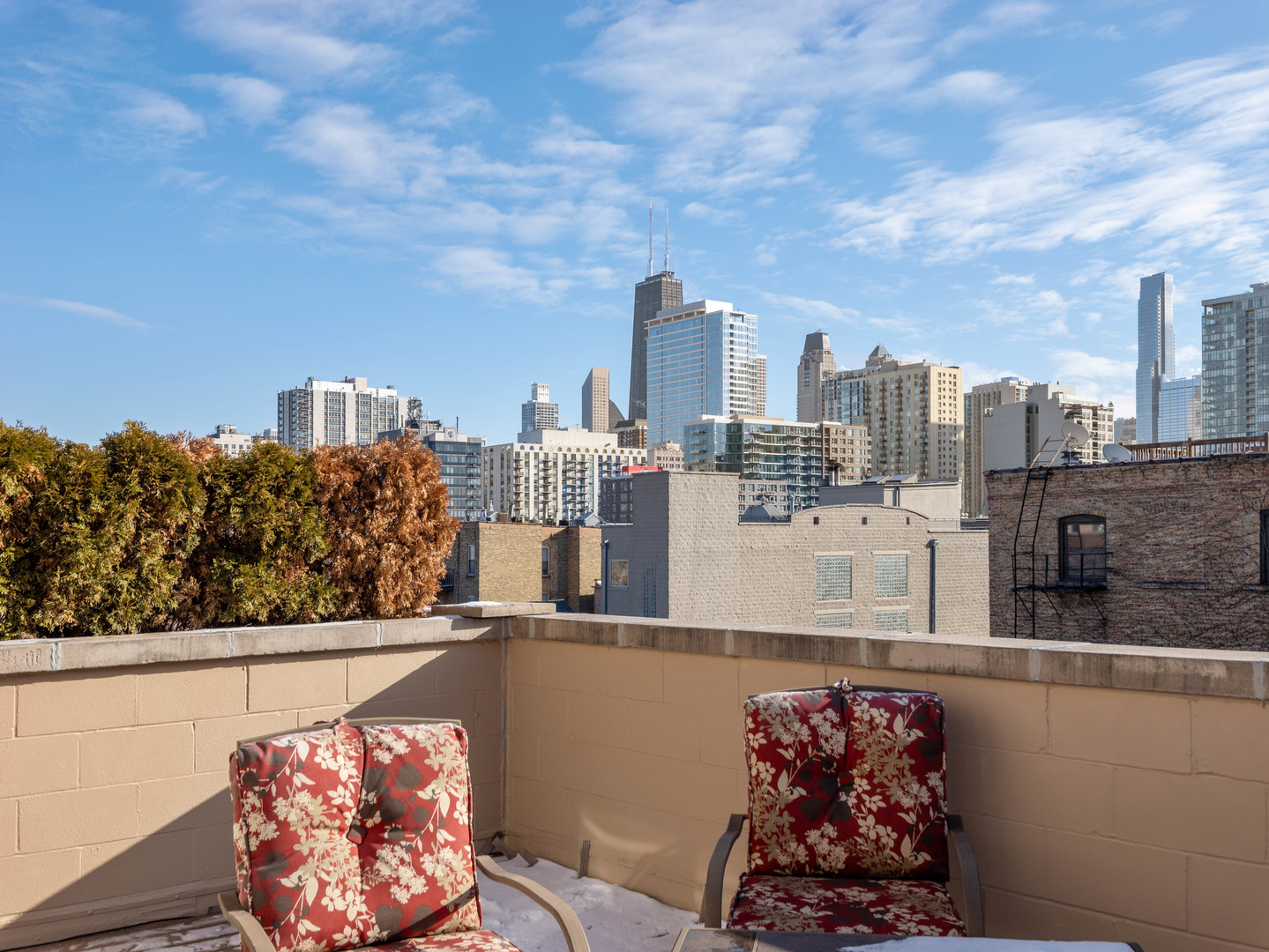 325 W SCHILLER Avenue Unit: 3W