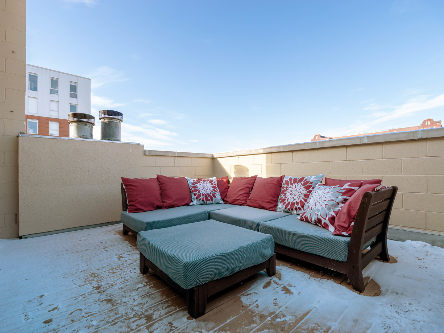 325 W SCHILLER Avenue Unit: 3W