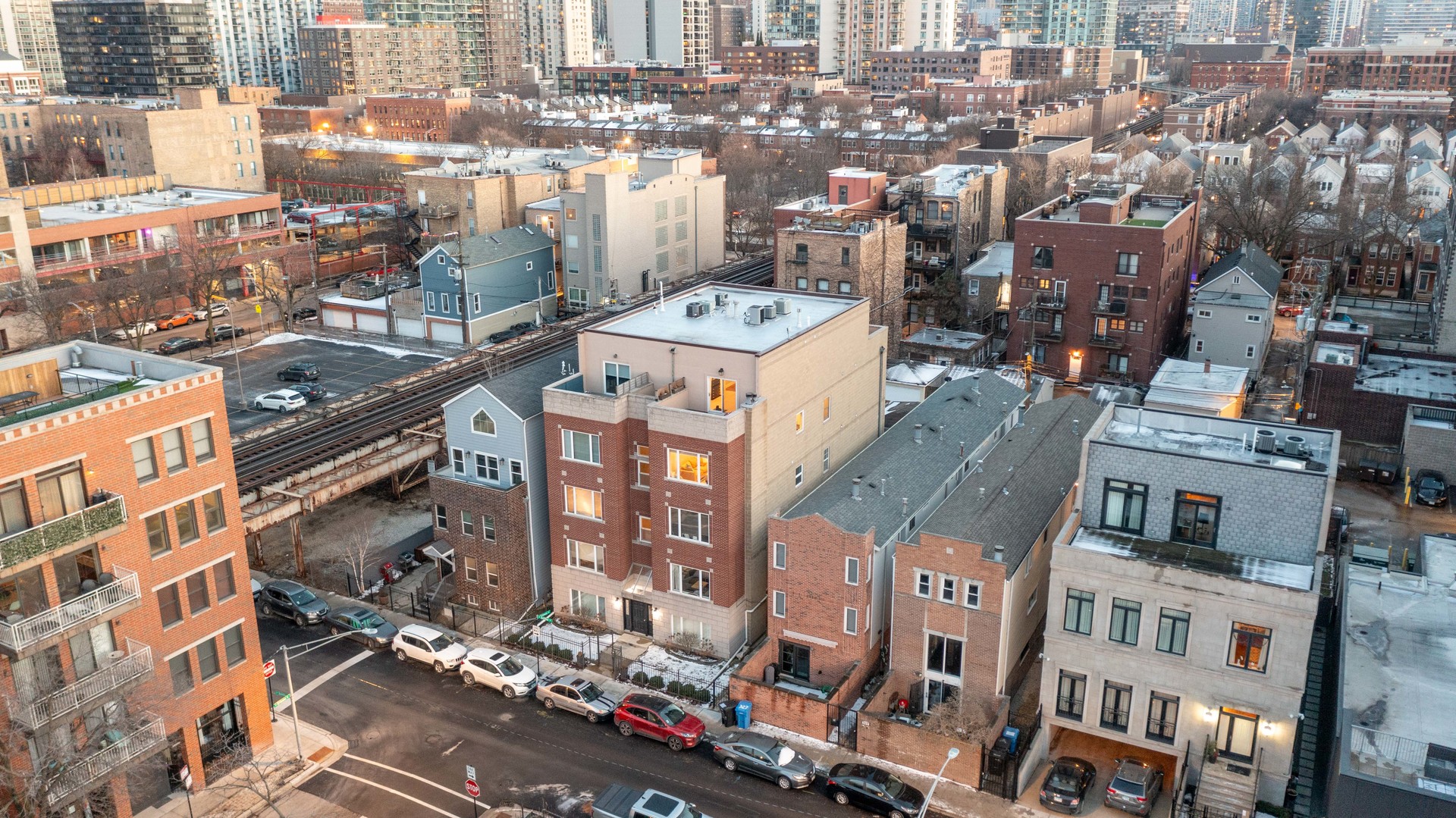 325 W SCHILLER Avenue Unit: 3W
