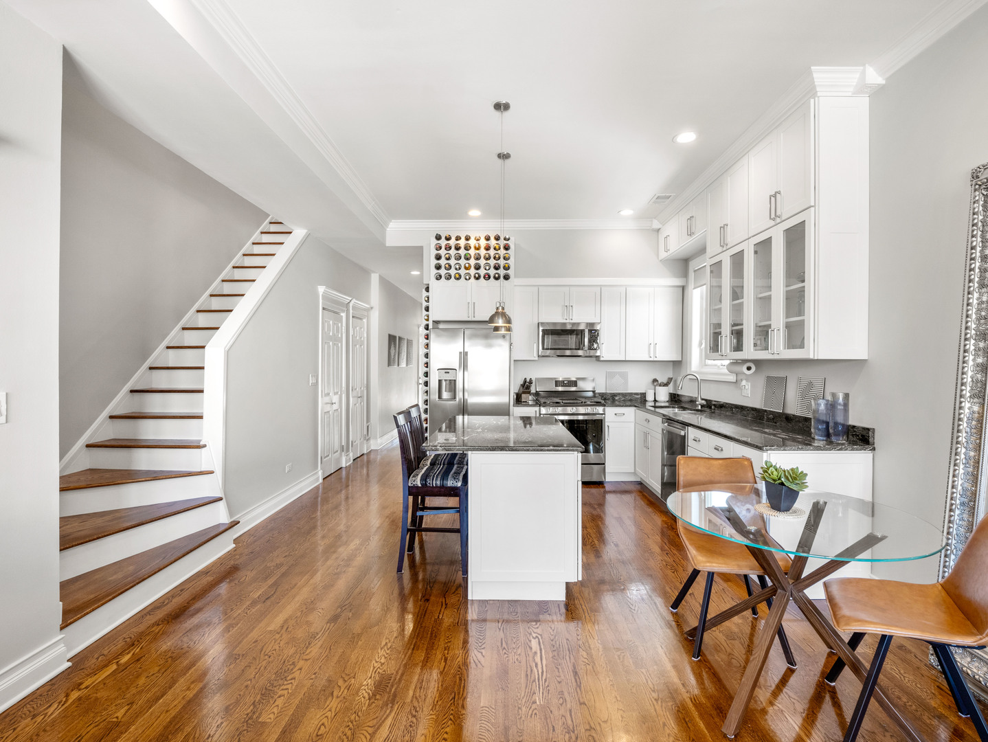 325 W SCHILLER Avenue Unit: 3W