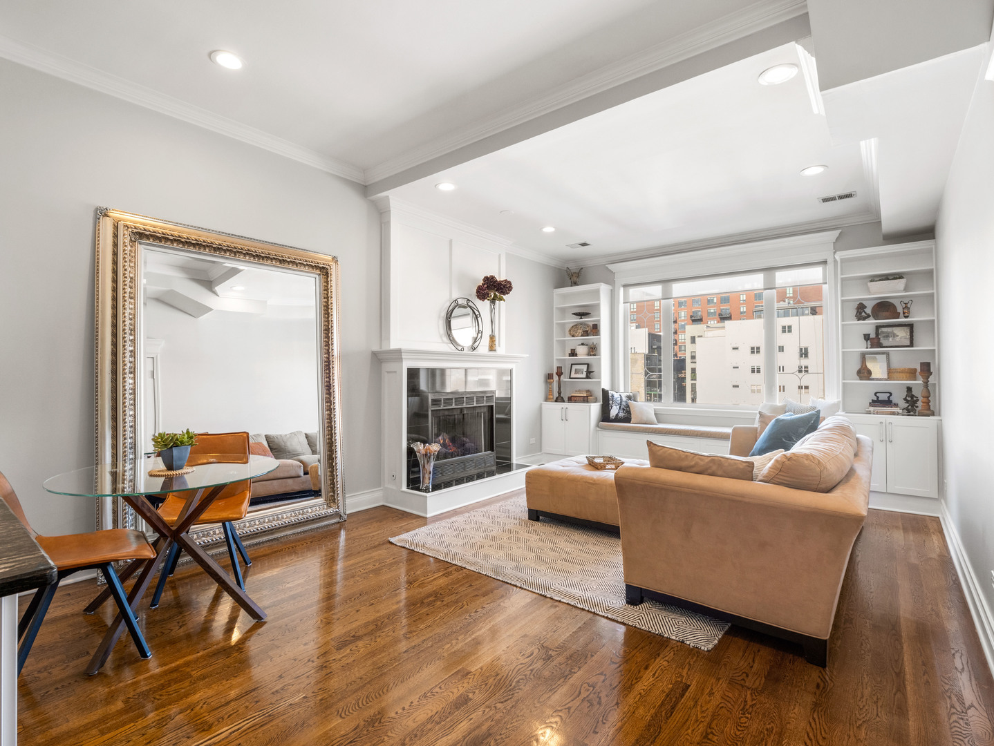 325 W SCHILLER Avenue Unit: 3W