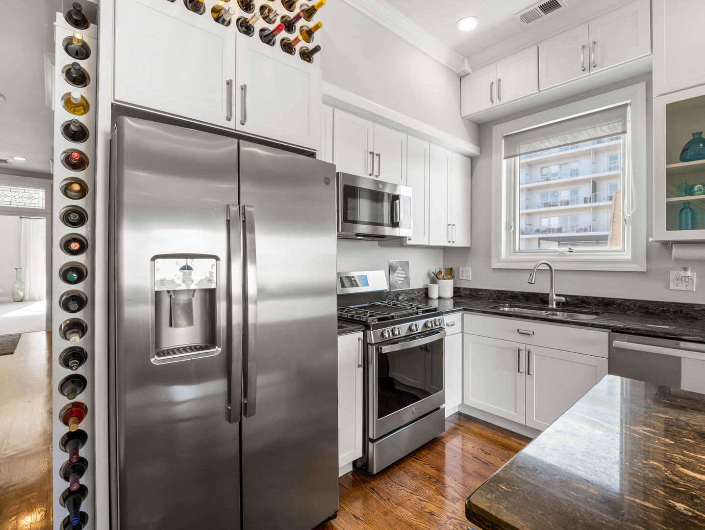 325 W SCHILLER Avenue Unit: 3W
