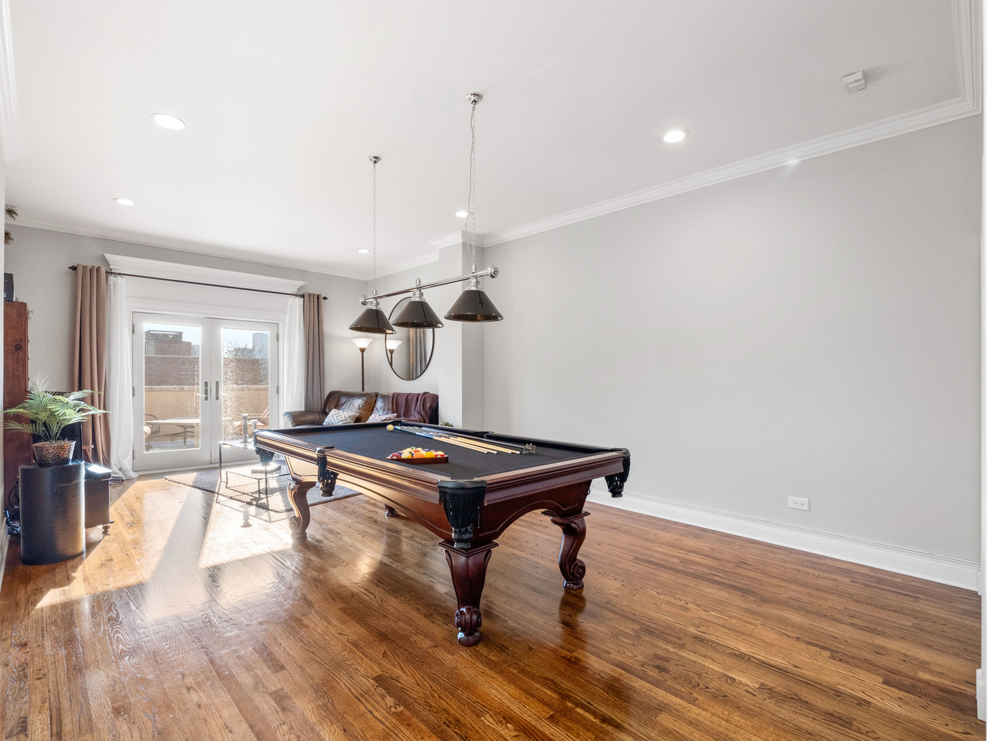 325 W SCHILLER Avenue Unit: 3W