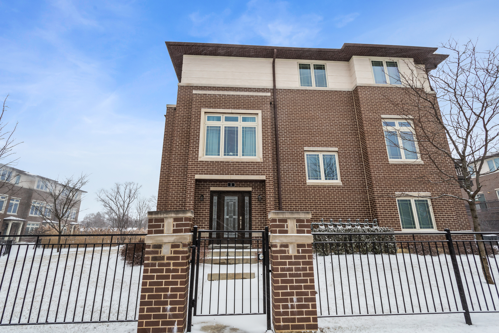 5 Forest Avenue