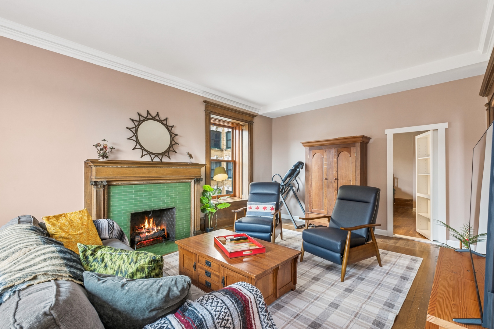 559 W Surf Street Unit: 400