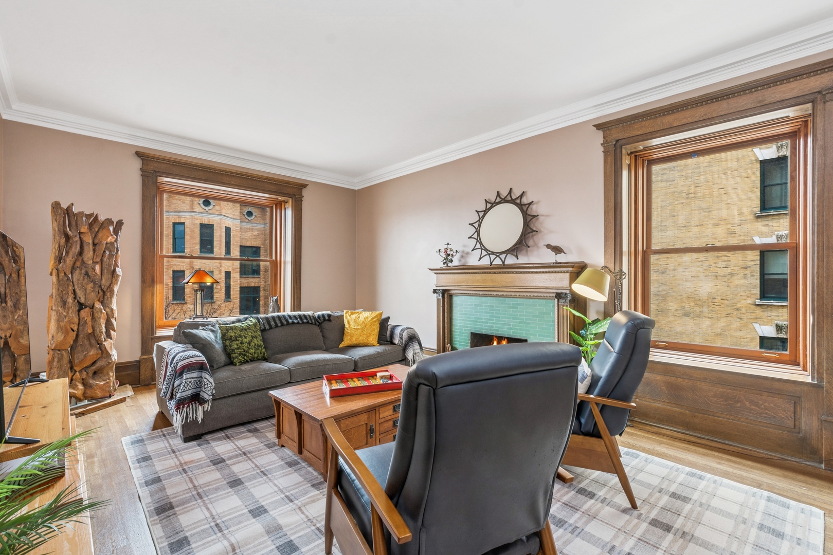 559 W Surf Street Unit: 400