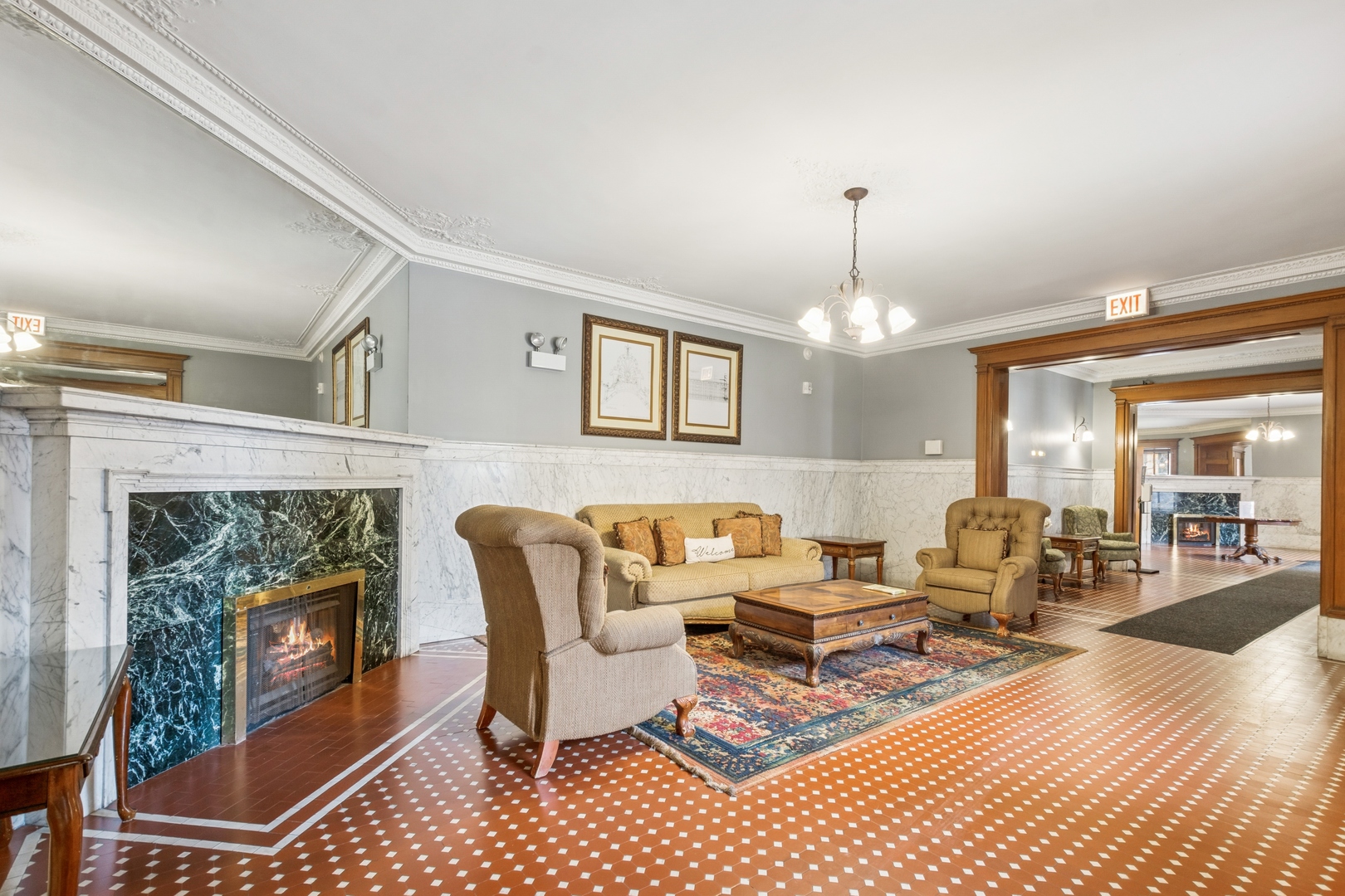 559 W Surf Street Unit: 400