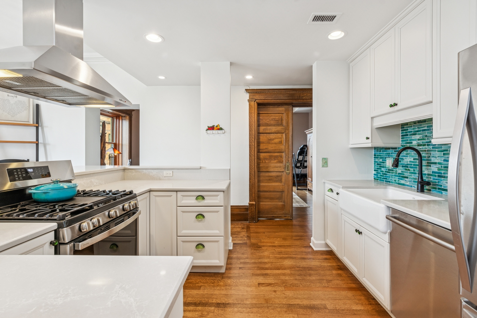 559 W Surf Street Unit: 400