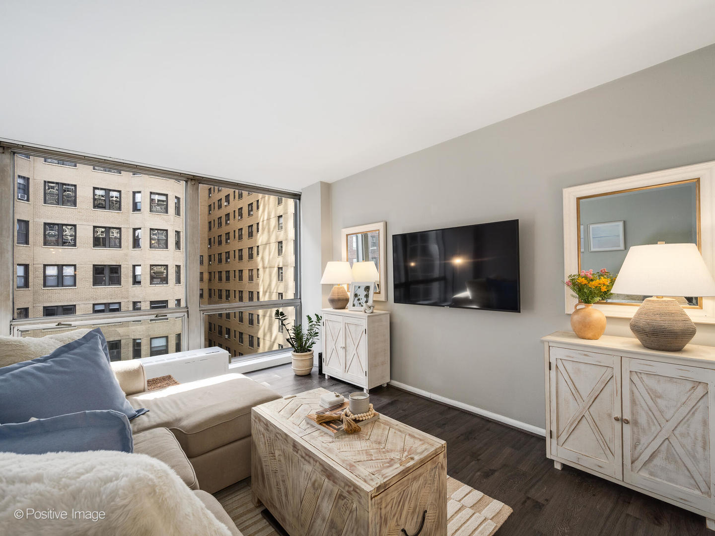 2400 N Lakeview Avenue Unit: 1008