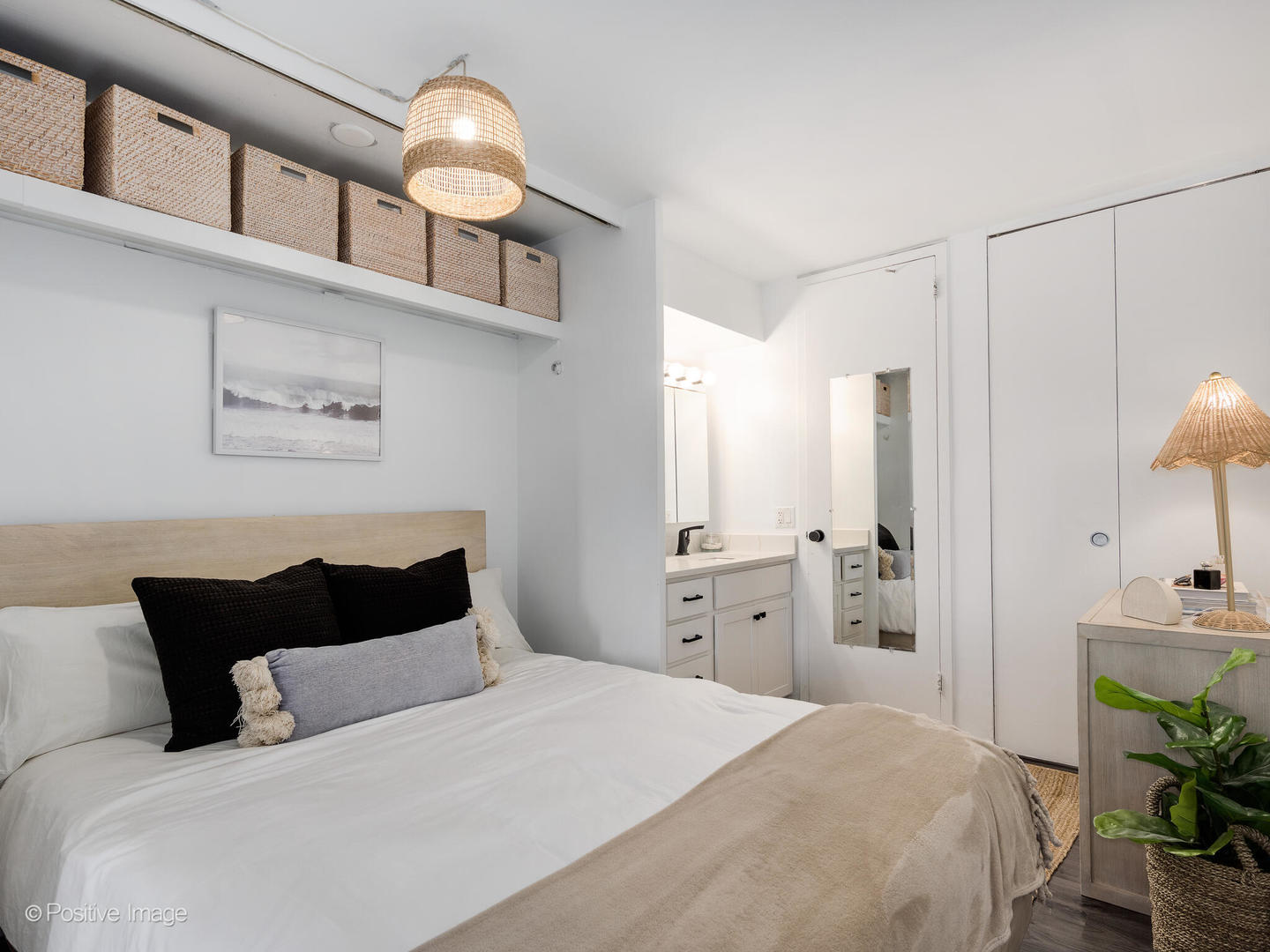 2400 N Lakeview Avenue Unit: 1008