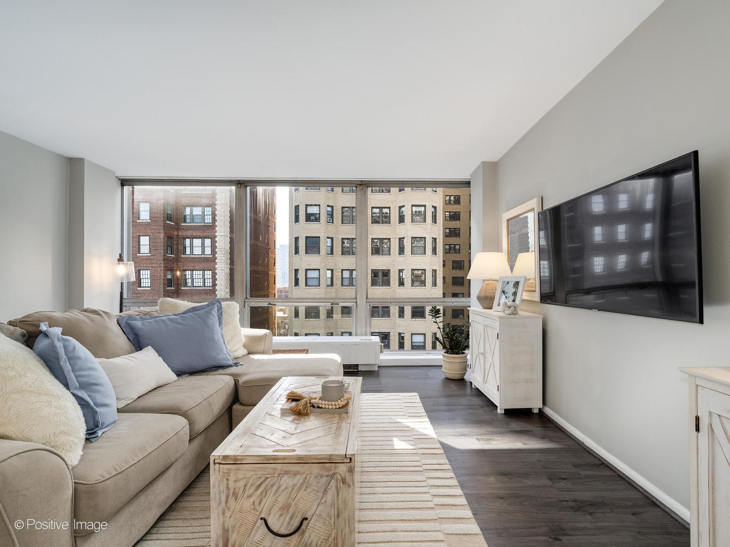 2400 N Lakeview Avenue Unit: 1008