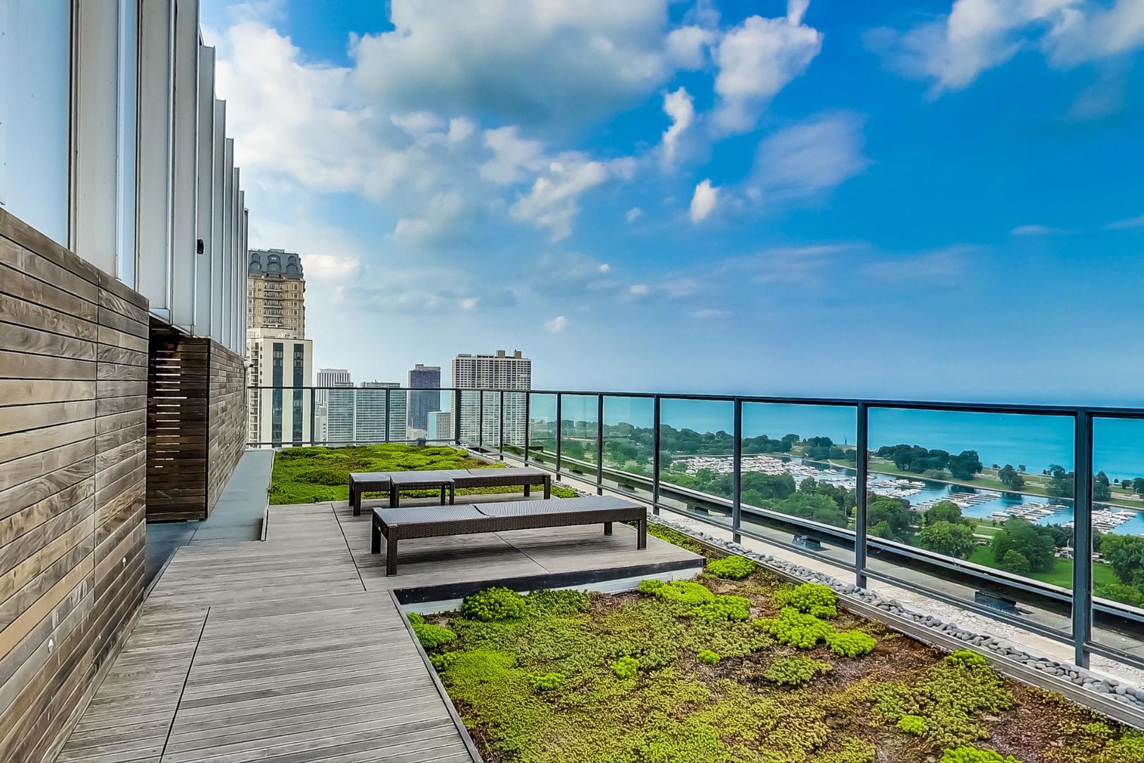 2400 N Lakeview Avenue Unit: 1008