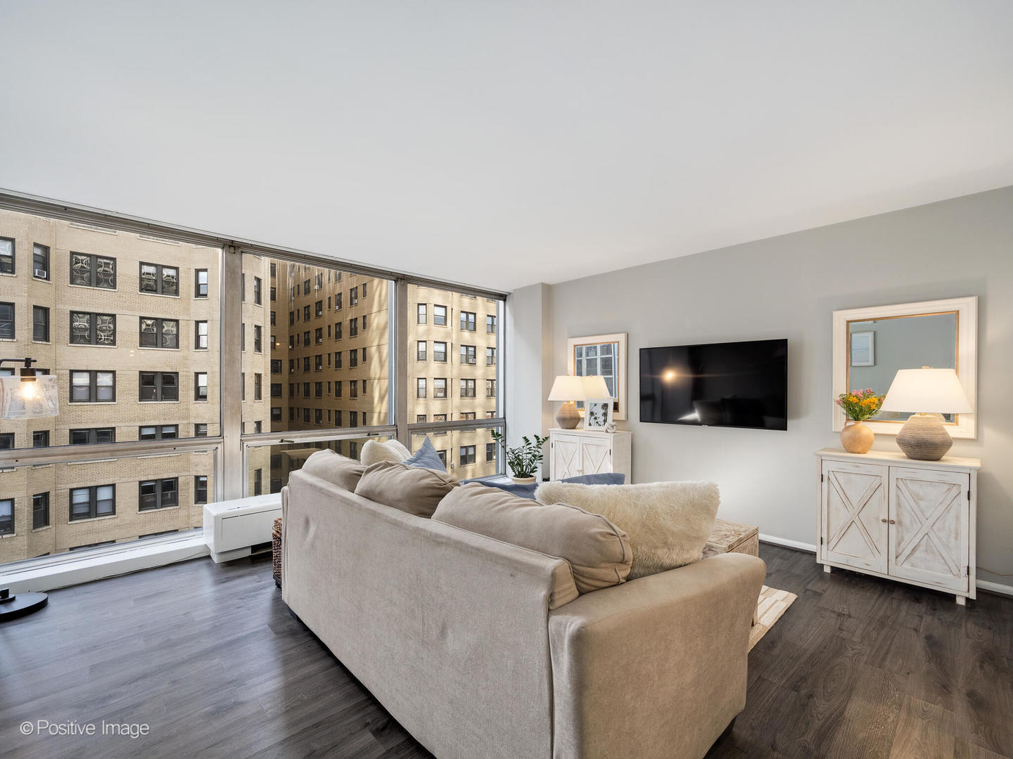2400 N Lakeview Avenue Unit: 1008