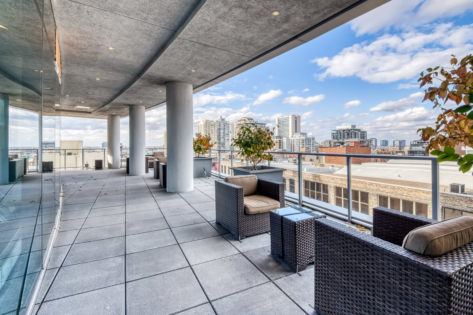 303 W OHIO Street Unit: 1906