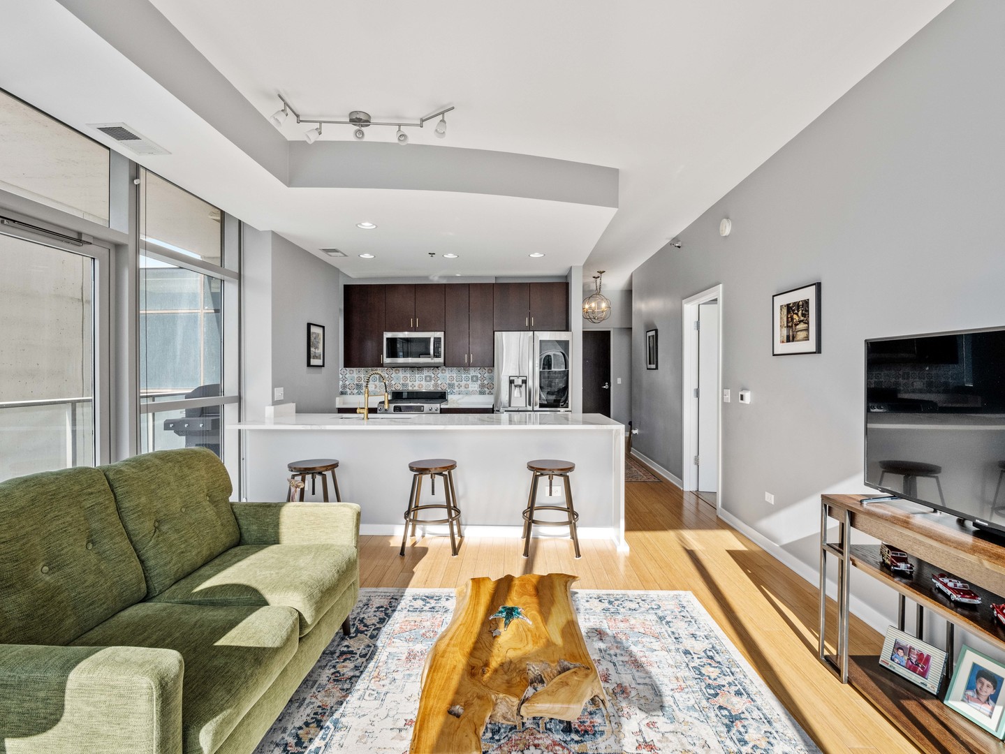 303 W OHIO Street Unit: 1906