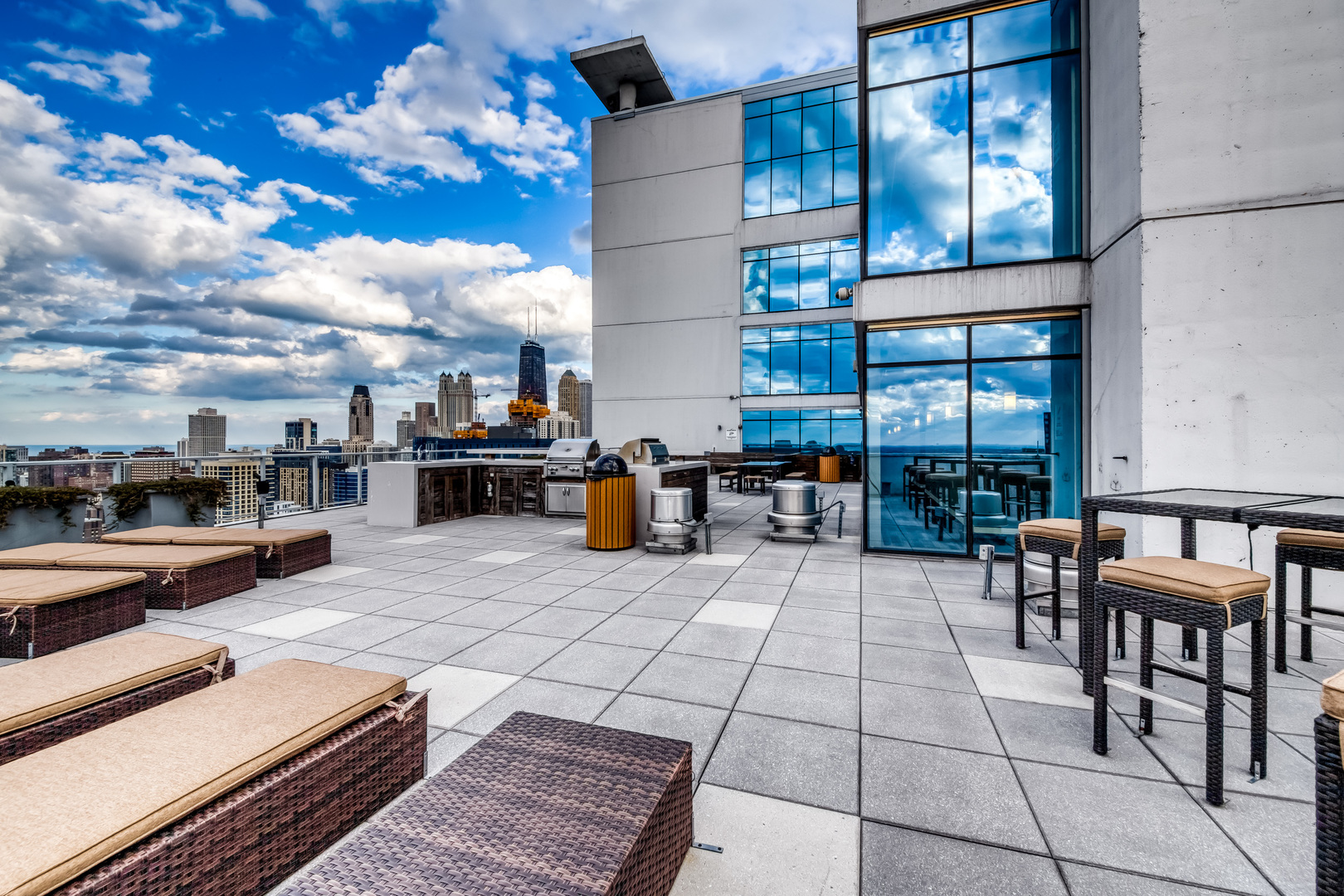 303 W OHIO Street Unit: 1906