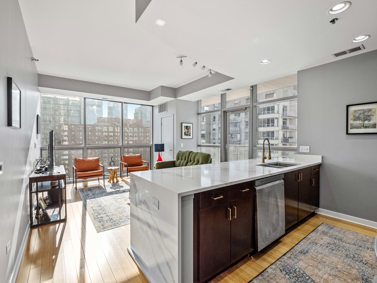 303 W OHIO Street Unit: 1906