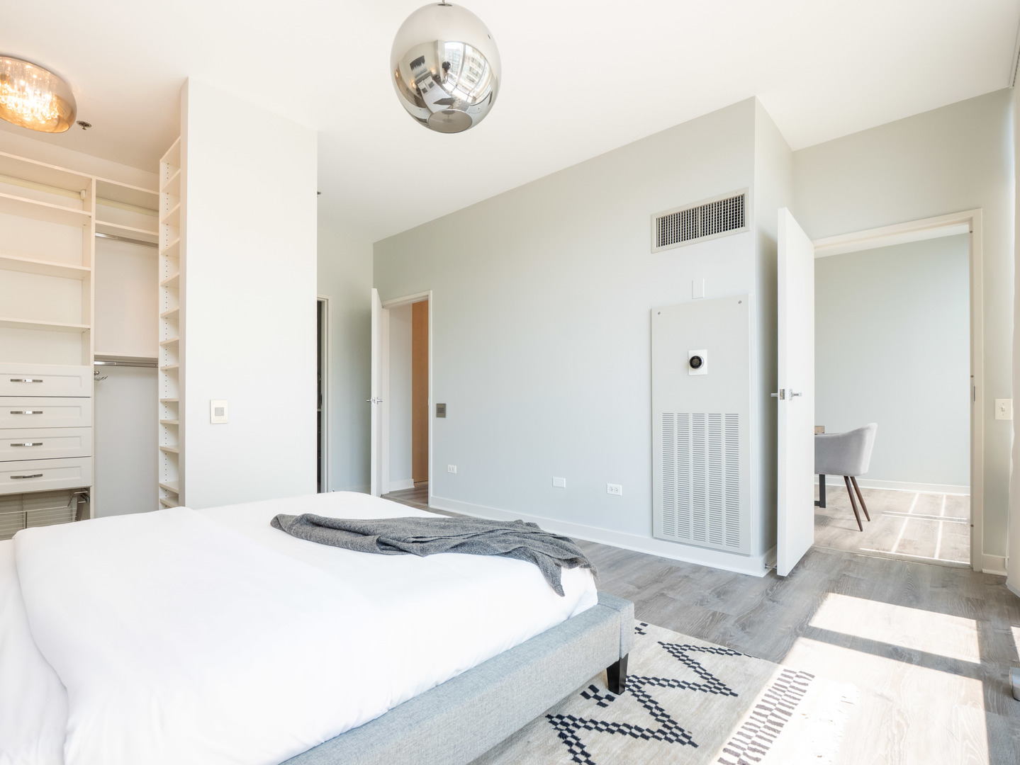 653 N KINGSBURY Street Unit: 1707