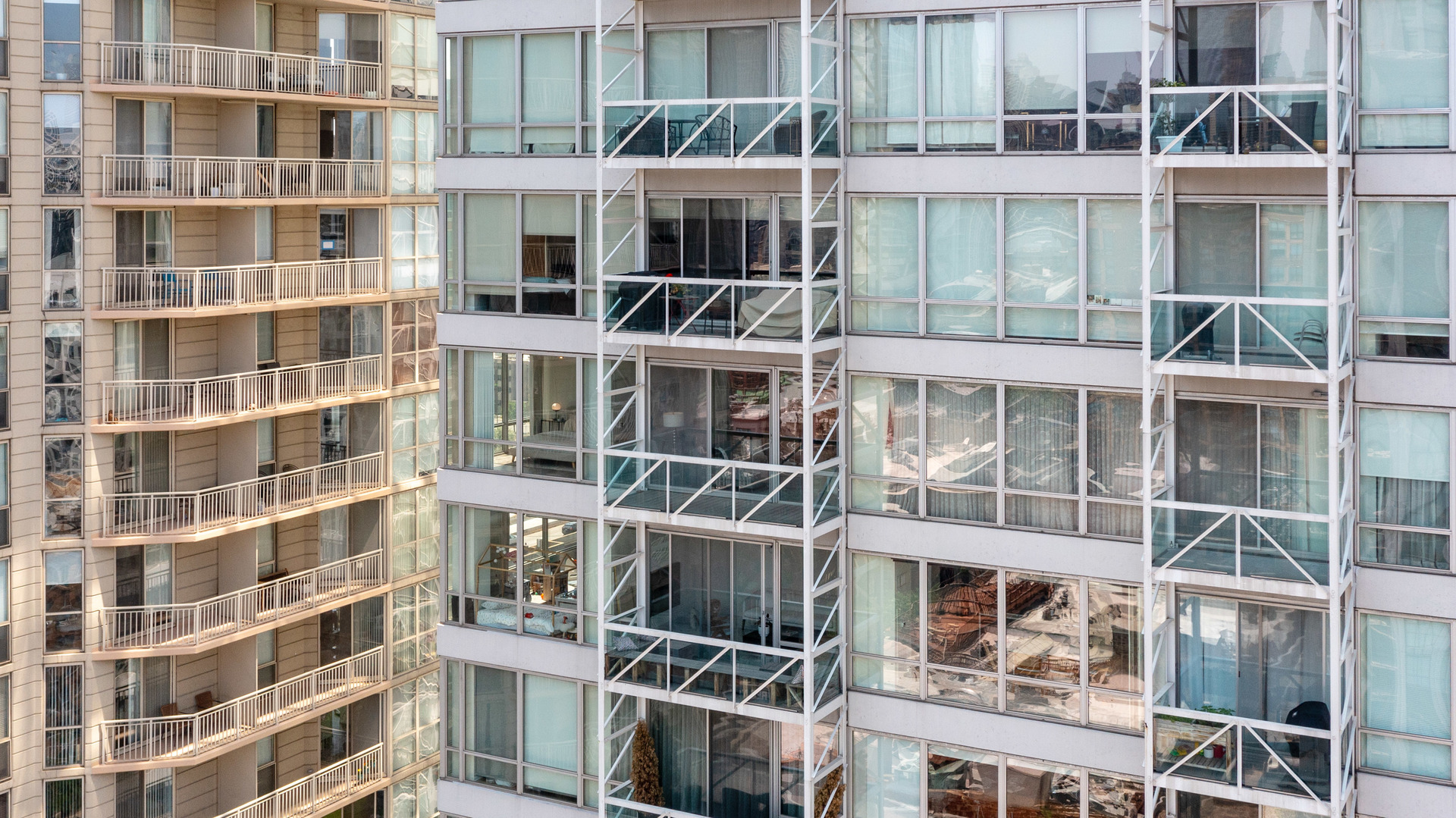 653 N KINGSBURY Street Unit: 1707