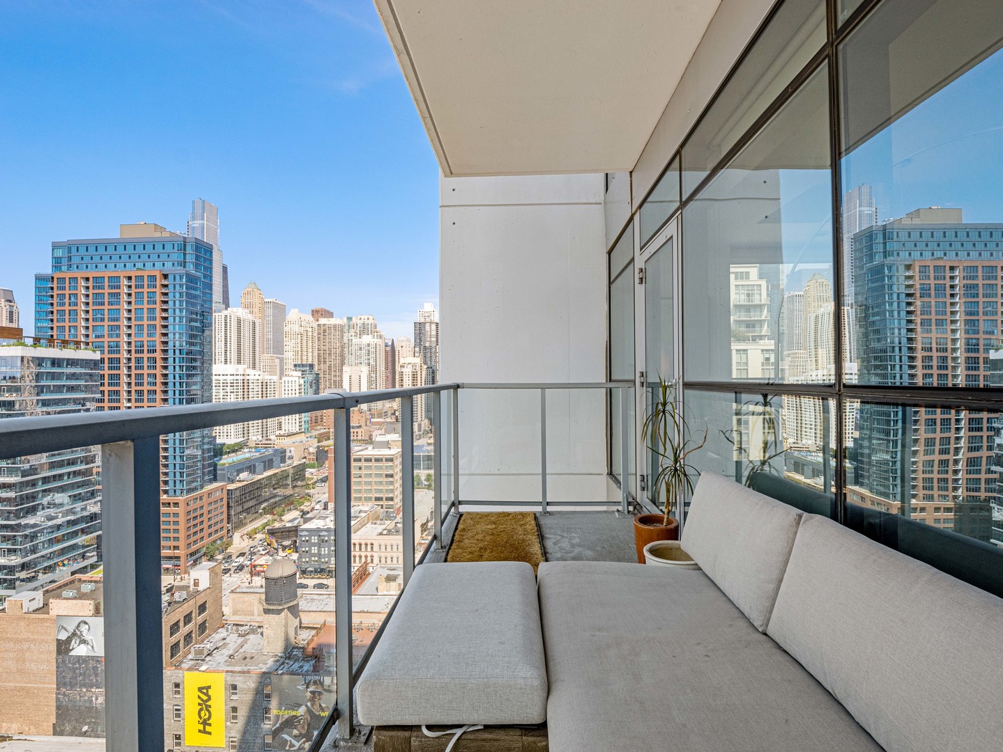 303 W OHIO Street Unit: 2202