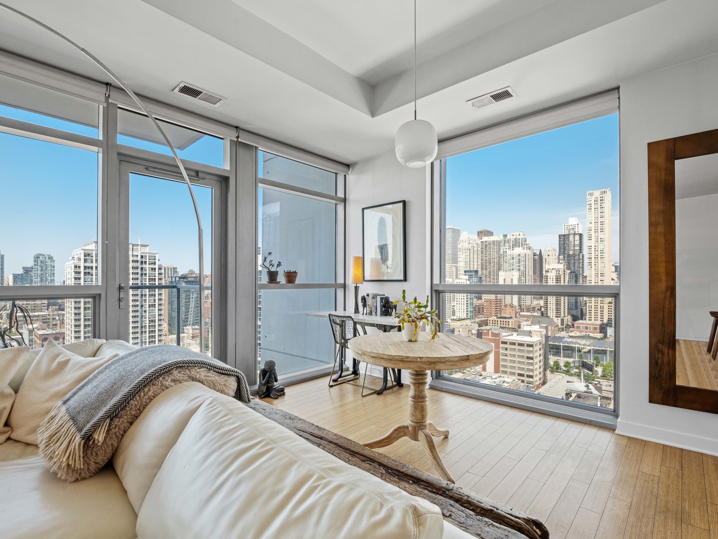 303 W OHIO Street Unit: 2202