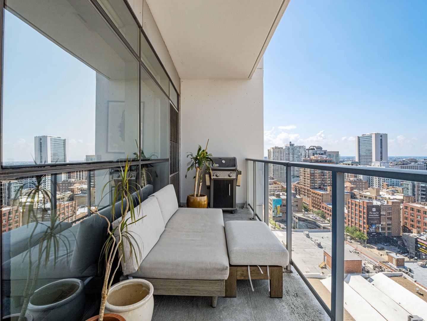 303 W OHIO Street Unit: 2202